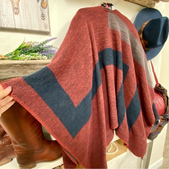 BB DOKOTA reversible cape/body wrap w country:prairie/western/cottage vibe - Picture 5 of 14